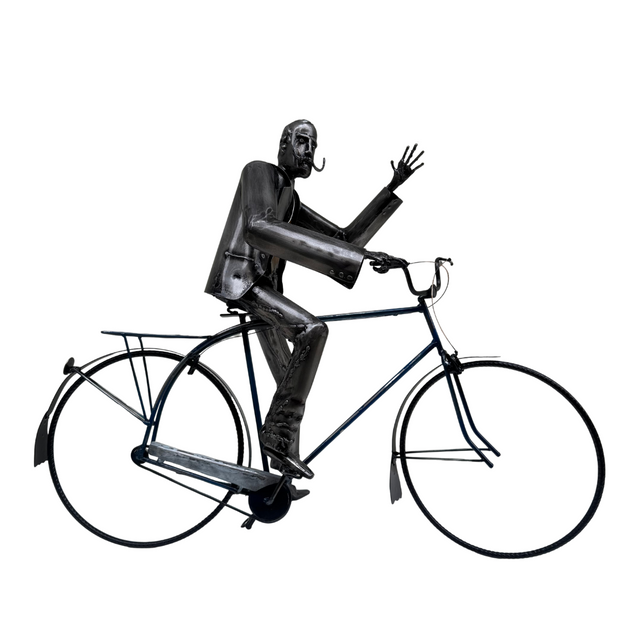 Dalí na Bicicleta, por Calvo