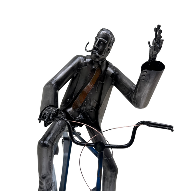 Dalí na Bicicleta, por Calvo
