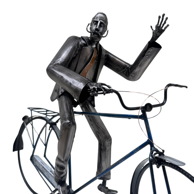 Dalí na Bicicleta, por Calvo