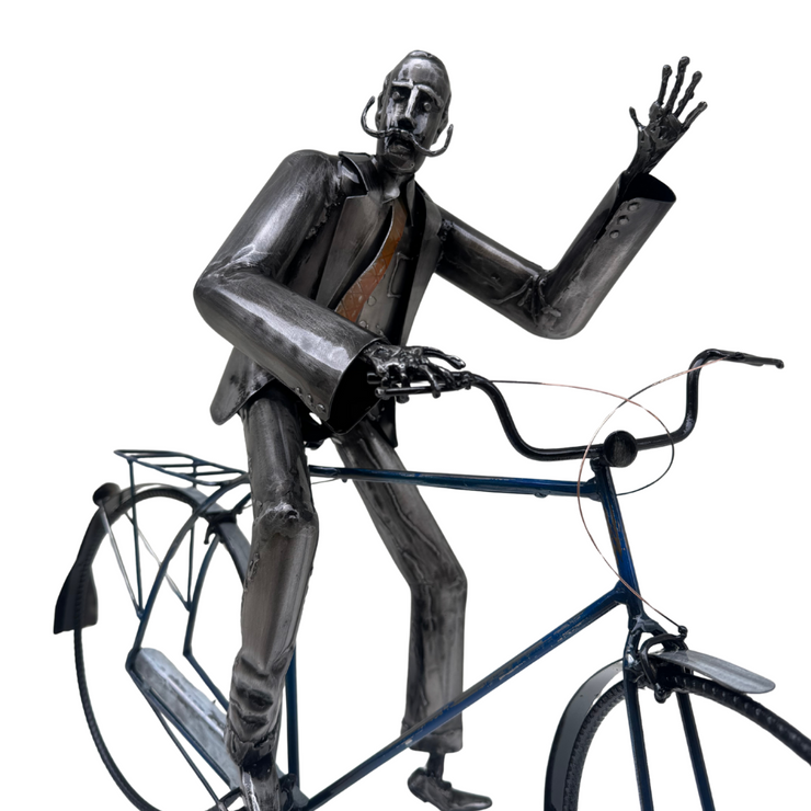 Dalí na Bicicleta, por Calvo